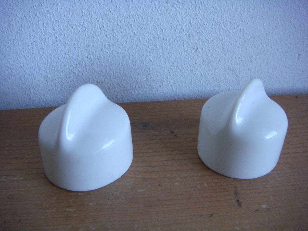 Twee ouderwetse kunststof flessendoppen, Ophalen of Verzenden, Zo goed als nieuw, Kunststof, Wit