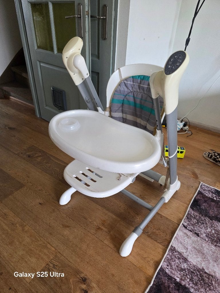 Elektrische Schommelstoel / Baby Swing / Baby Eetafel, Ophalen, Zo goed als nieuw, Hangstoel, Gordel(s)