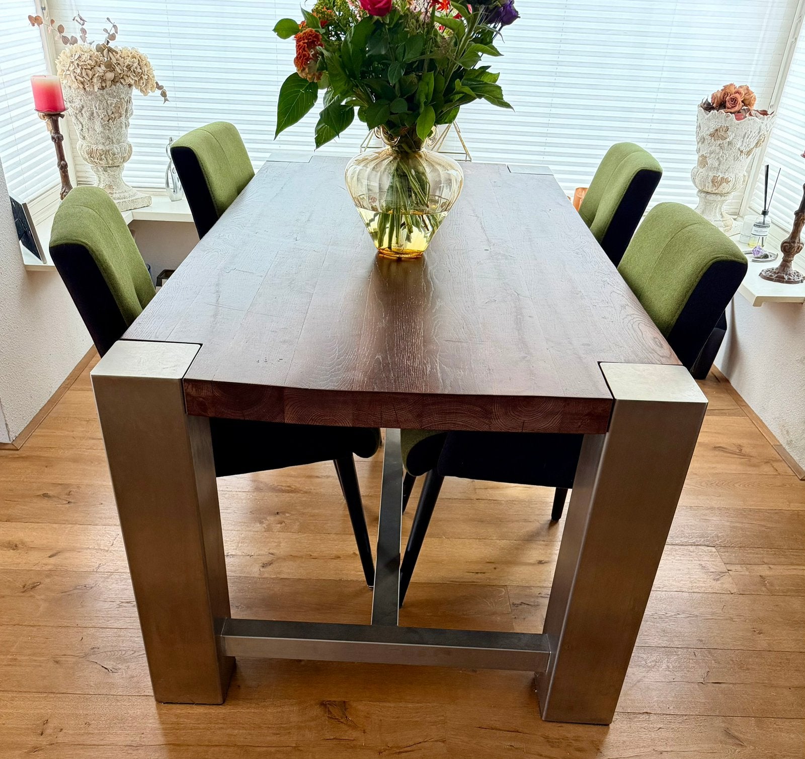 Eettafel – 200 x 100 cm – stoer, degelijk en zwaar, Huis en Inrichting, Ophalen, Gebruikt, Eikenhout met stalen onderstel., 200 cm of meer