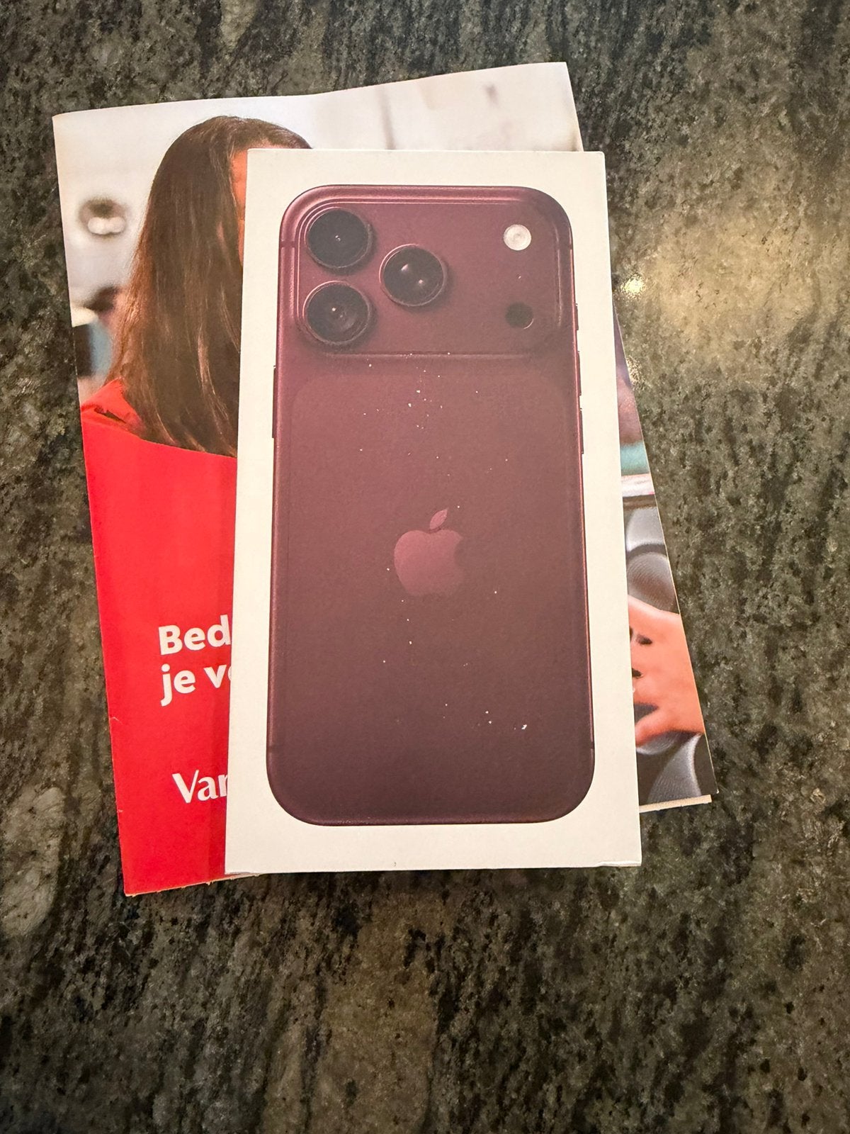 Iphone 18 pro 256gb Burghundy -Factuur - 2 jaar garantie, Ophalen of Verzenden