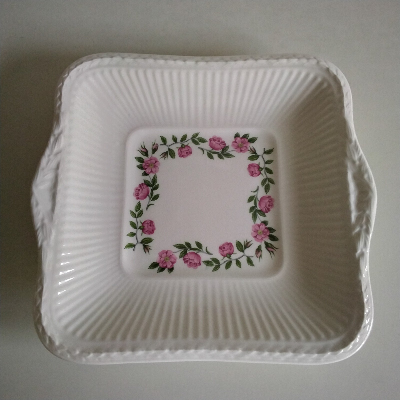 Wedgwood  rosalind presenteerschaal, Ophalen of Verzenden, Wedgwood, Porselein, Schaal of Schalen