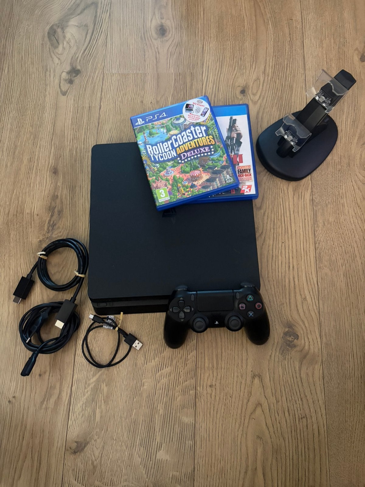 PlayStation 4 Slim 500GB + Controller + 2 Games + Kabels, Spelcomputers en Games, Ophalen of Verzenden, Zo goed als nieuw, Met 1 controller