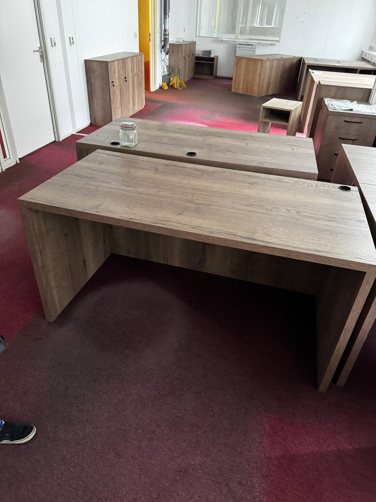 Foto 3 van Zeer mooie houten bureaus in nieuwstaat 75€