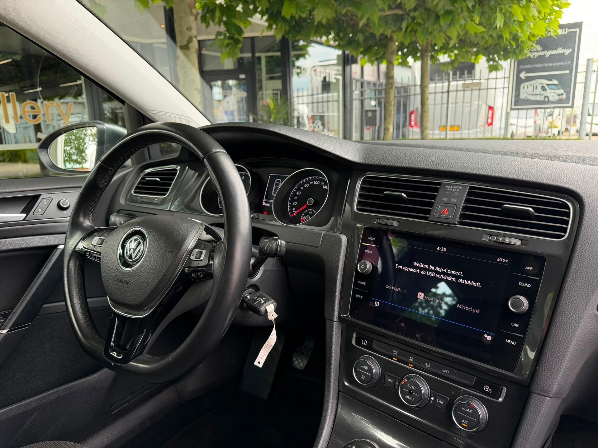 Volkswagen Golf 1.0 TSI Highline APPLE CARPLAY, CLIMATRONIC,, Startonderbreker, Gebruikt, 1137 kg, Origineel Nederlands