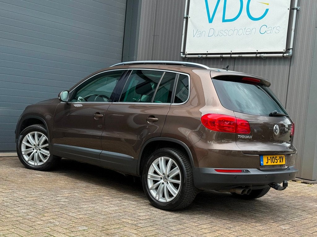 Volkswagen Tiguan 1.4 TSI Sport&Style | Panoramadak | Trekha, Voorwielaandrijving, Euro 5, 15 km/l, Zwart