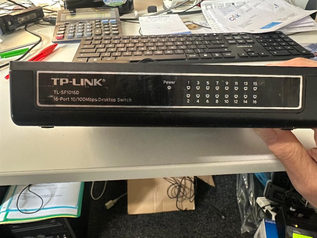 tplink 16 poort 10/100 /desktopswitch, Computers en Software, Netwerk switches, Ophalen of Verzenden, Gebruikt