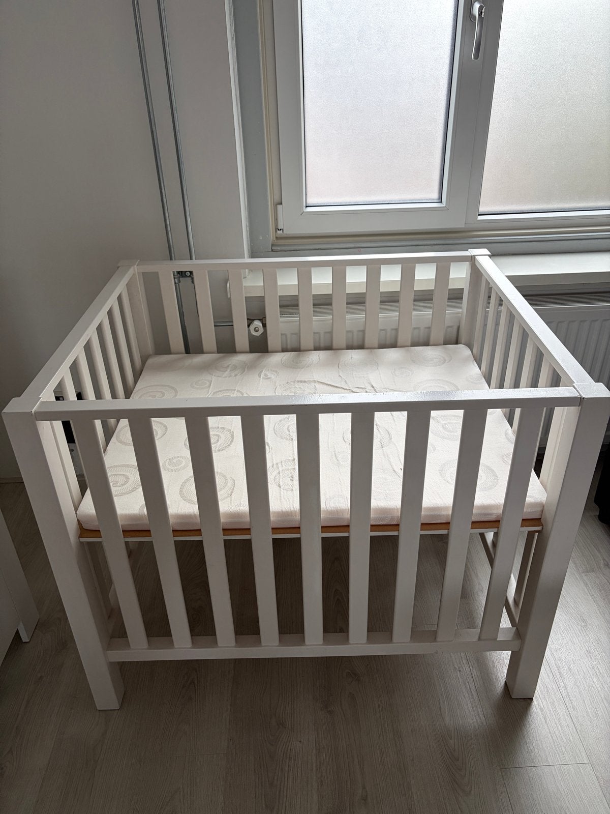 Box met matras - Gebruikt maar nog goed bruikbaar, Ophalen, Gebruikt, Vierkant, Boxkleed