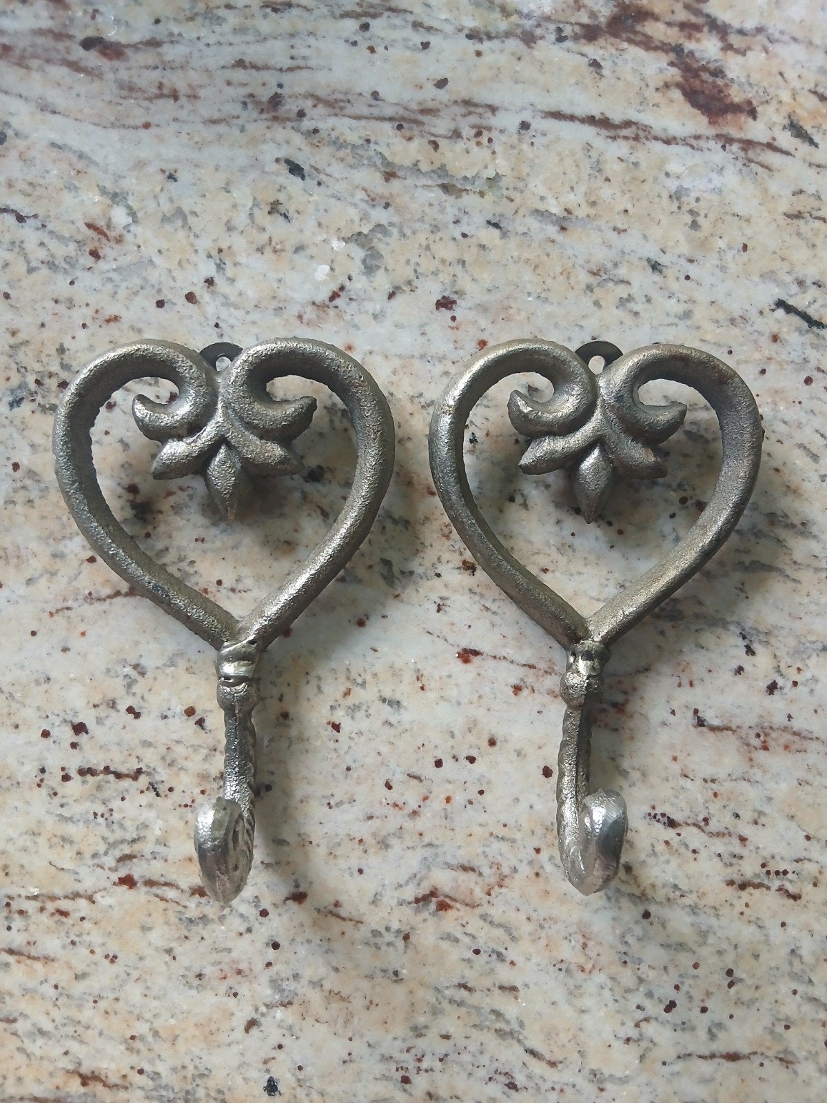 Set van 2 vintage hartvormige metalen haken, Vintage, Ophalen of Verzenden, Zo goed als nieuw, Metaal