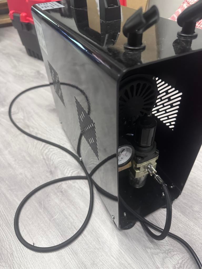 Membraamconpressor airbrush, Ophalen, Zo goed als nieuw
