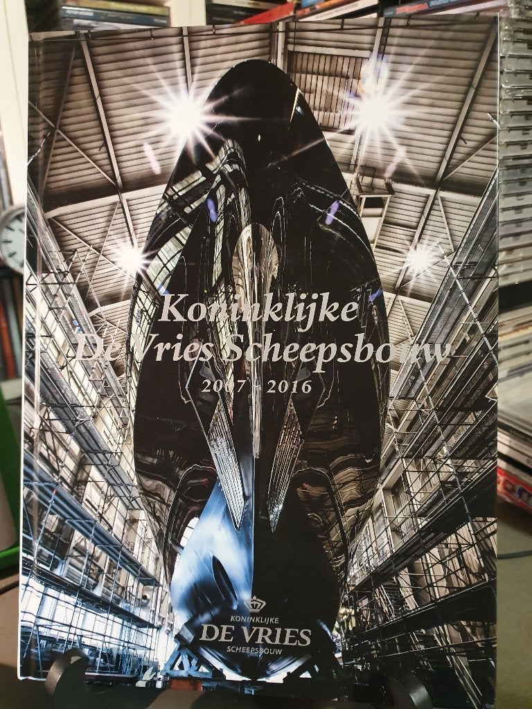 Koninklijke De Vries Scheepsbouw 2007-2016, Ophalen, Zo goed als nieuw, Boek of Tijdschrift
