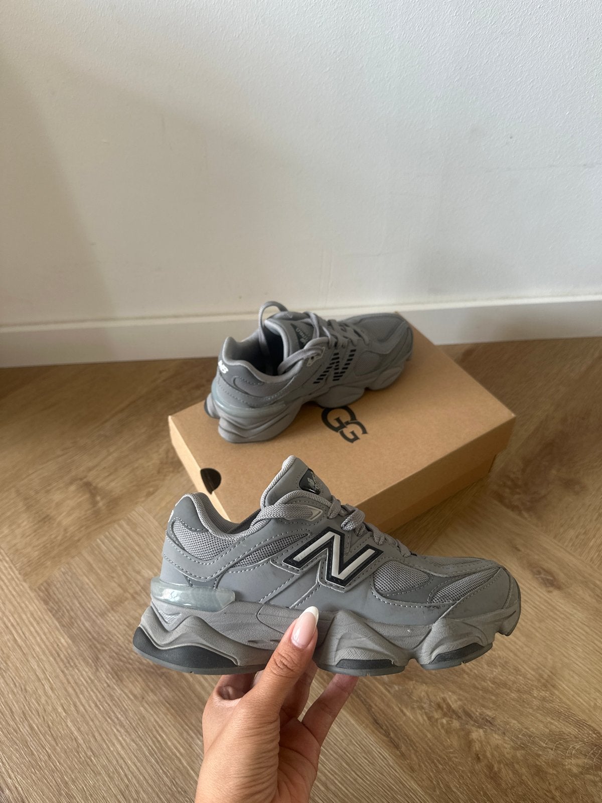 New Balance 9060 sneakers grijs Shadow Grey - Maat 35,5, Ophalen, Grijs, Sneakers of Gympen, Zo goed als nieuw