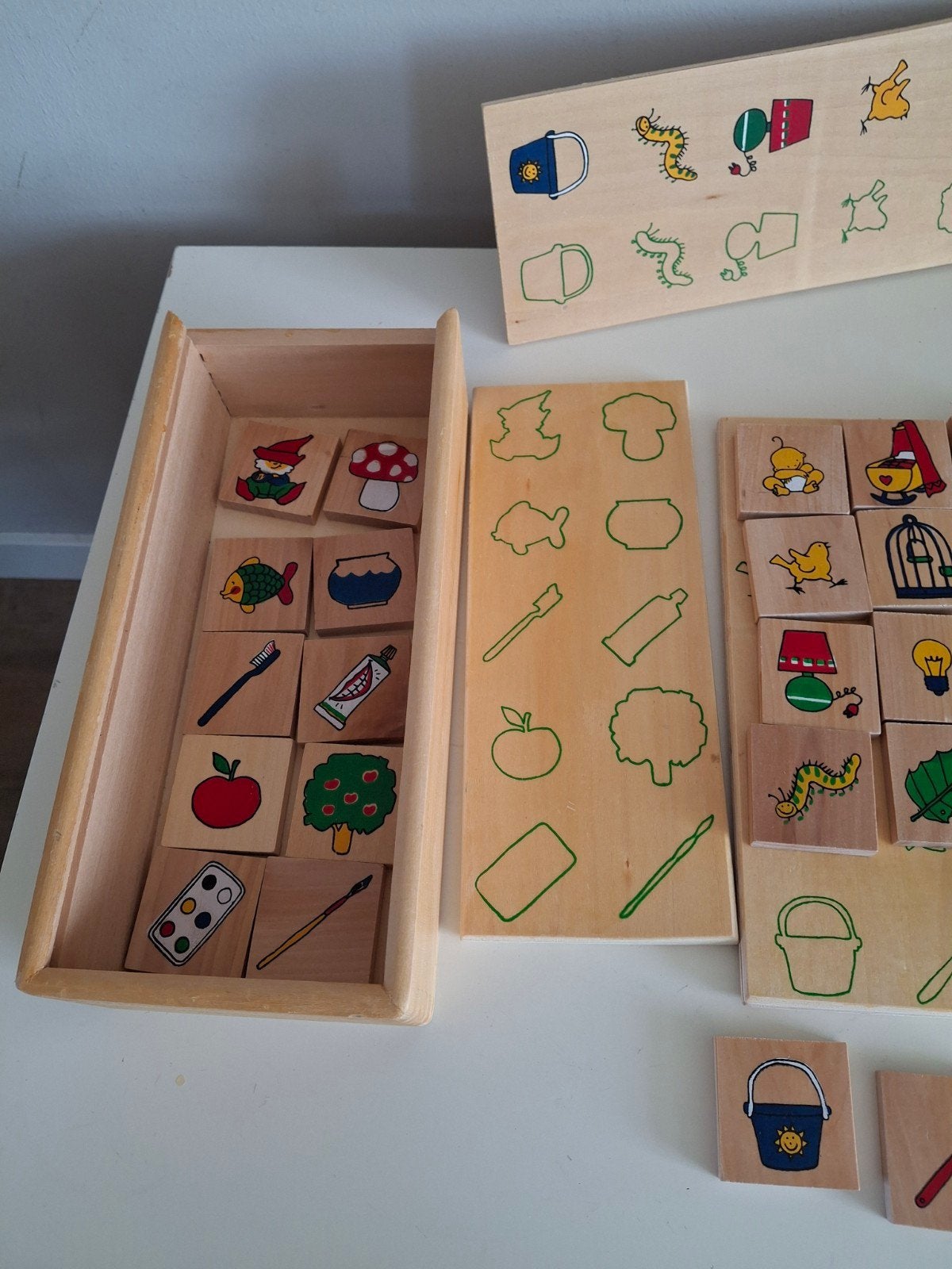 Janbibejan Houten Lotto - Vintage Bewaardoos met 32 Plaatjes, Ophalen of Verzenden, Gebruikt, Taal en Lezen
