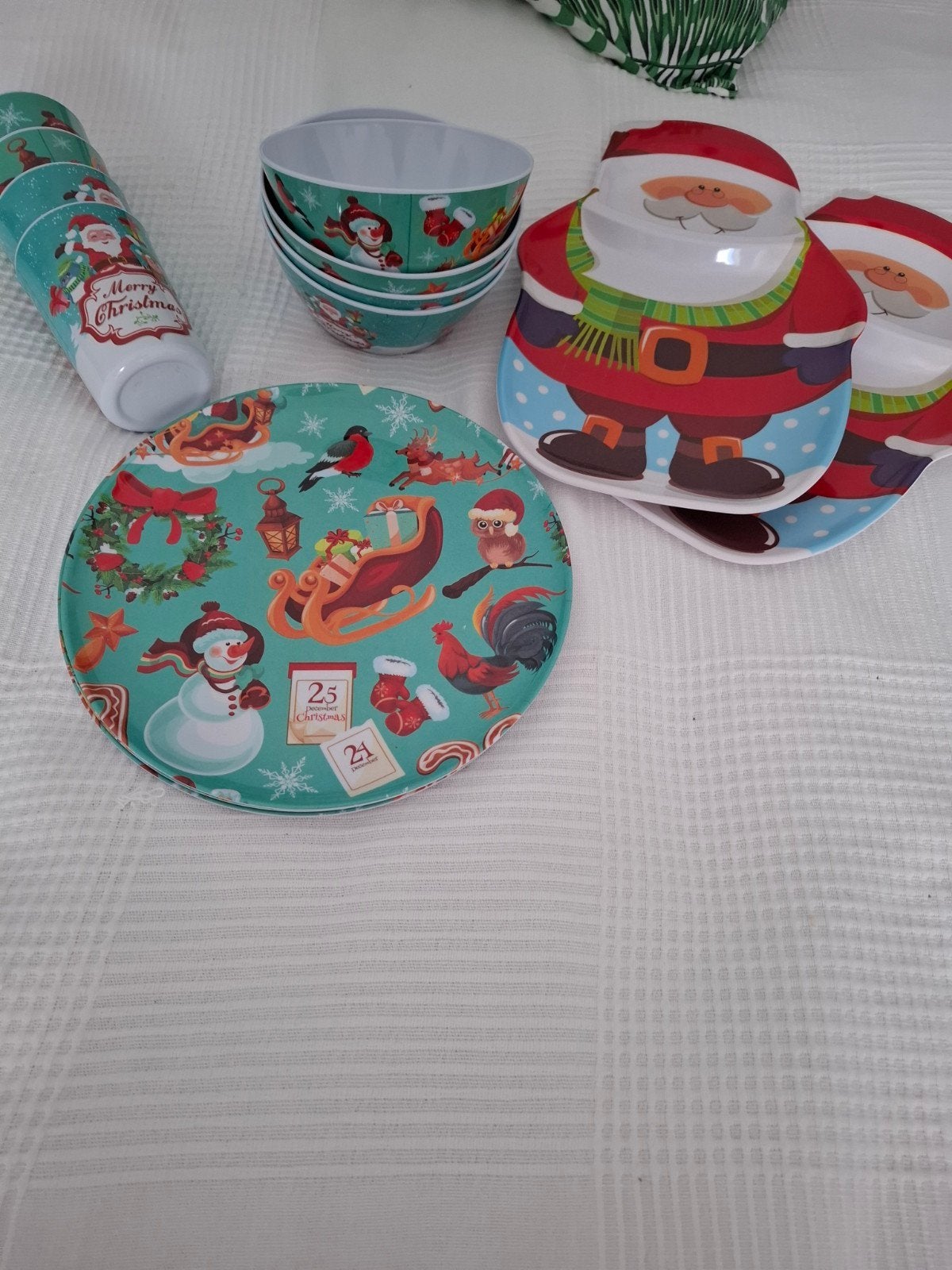 Nieuw kunststof kerst servies - borden, kommen, bekers, Ophalen of Verzenden, Nieuw, Kunststof, Compleet servies