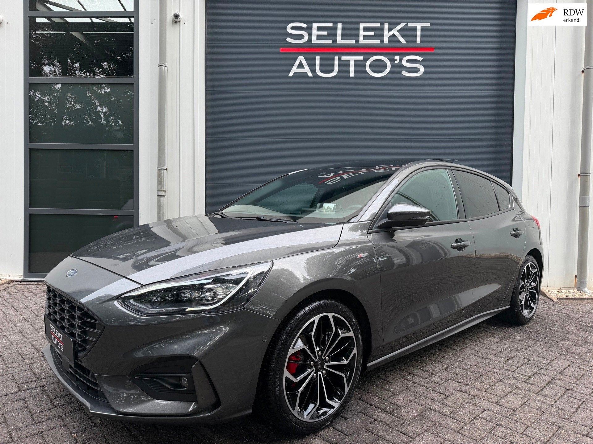 Ford Focus 1.5 EcoBoost ST-Line X 182 Pk Pano/Led/Climate/Cr, Dealer onderhouden, Gebruikt, Zwart, Origineel Nederlands