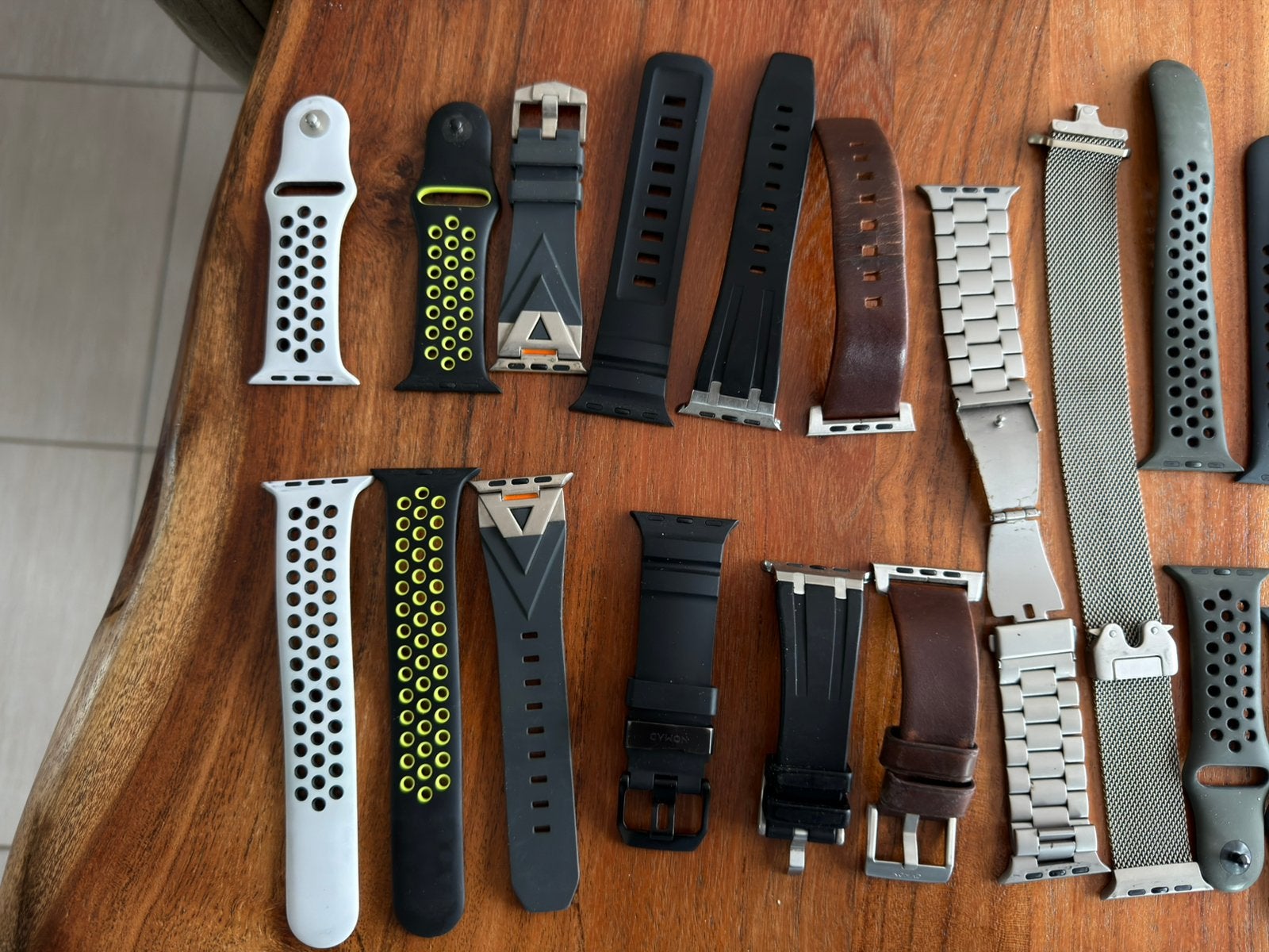 Foto 4 van 14x Apple Watch bandjes 44 / 45 / 49 mm
