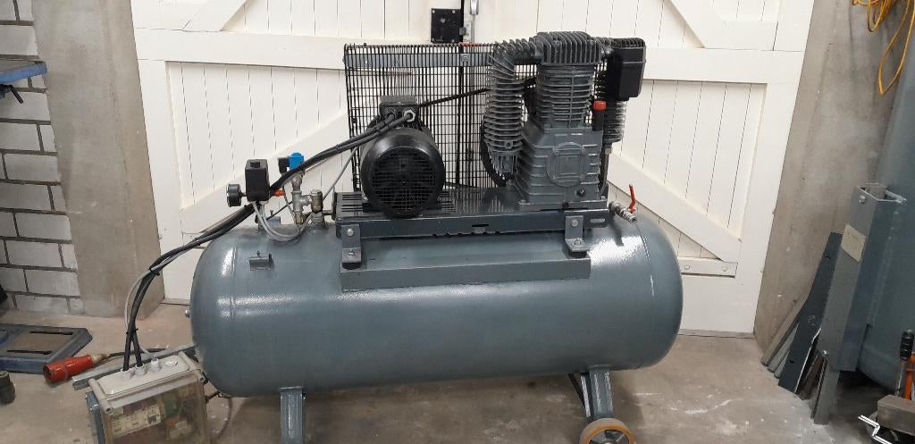 Compressor, Doe-het-zelf en Verbouw, Compressors, Ophalen, Gebruikt, 400 tot 800 liter/min, 6 tot 10 bar