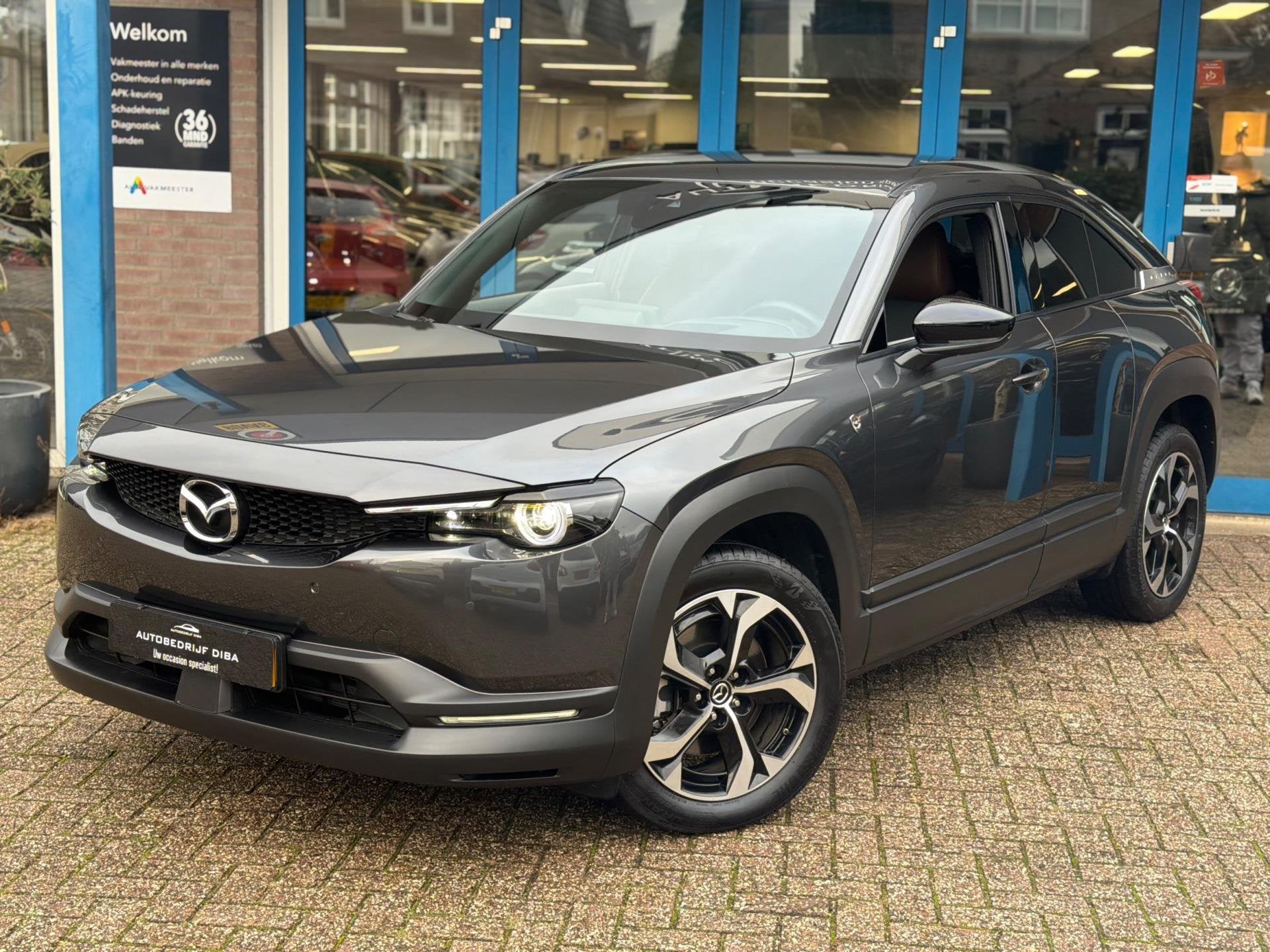 Mazda MX-30 E-SkyActiv R-EV 170 Advantage 2025 AUT NAVI NAP, Auto's, Mazda, Dealer onderhouden, Gebruikt, Bedrijf, 1753 kg