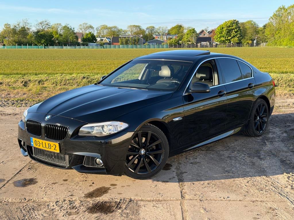 BMW 5-Serie 523i High Executive M-pakket Automaat 3.0L 2010, Euro 5, Achterwielaandrijving, Zwart, 2000 kg