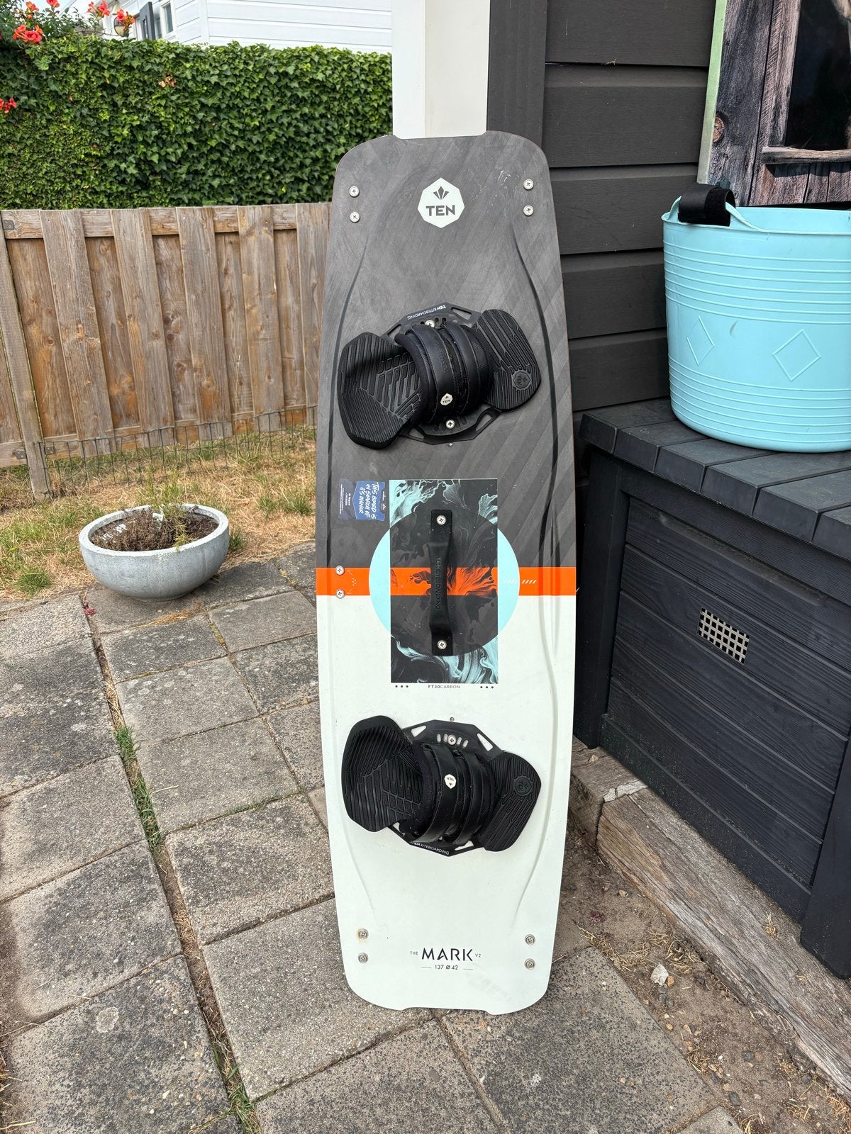TEN The Mark V2 137x42 2025 Twintip Kiteboard, Watersport en Boten, Kitesurfen, Twintip, Kiteboard, Ophalen of Verzenden, Zo goed als nieuw