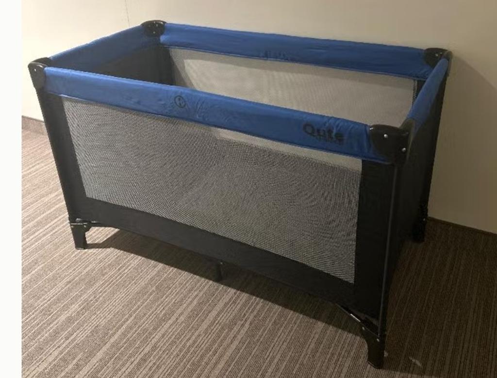 Campingbedje van Qute met matrasje, Kinderen en Baby's, Babywiegjes en Ledikanten, Ophalen of Verzenden, Reisbedje
