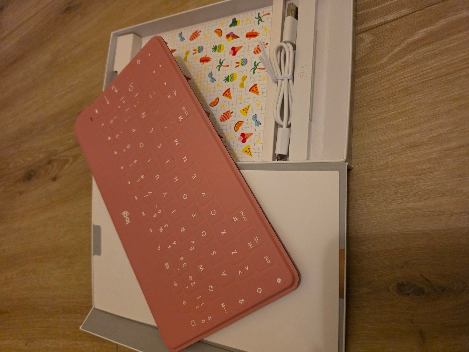 Logitech Keys-To-Go Draadloos Toetsenbord - Roze QWERTY, Computers en Software, Toetsenborden, Opvouwbaar, Logitech, Ophalen of Verzenden