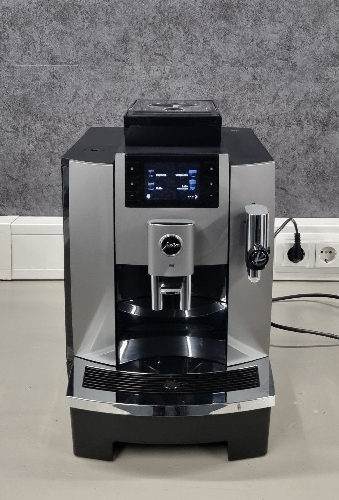 Jura W8 MET GARANTIE Lage tellerstand SLECHTS 723 KOPJES, Ophalen, 10 kopjes of meer, Koffiemachine, Zo goed als nieuw