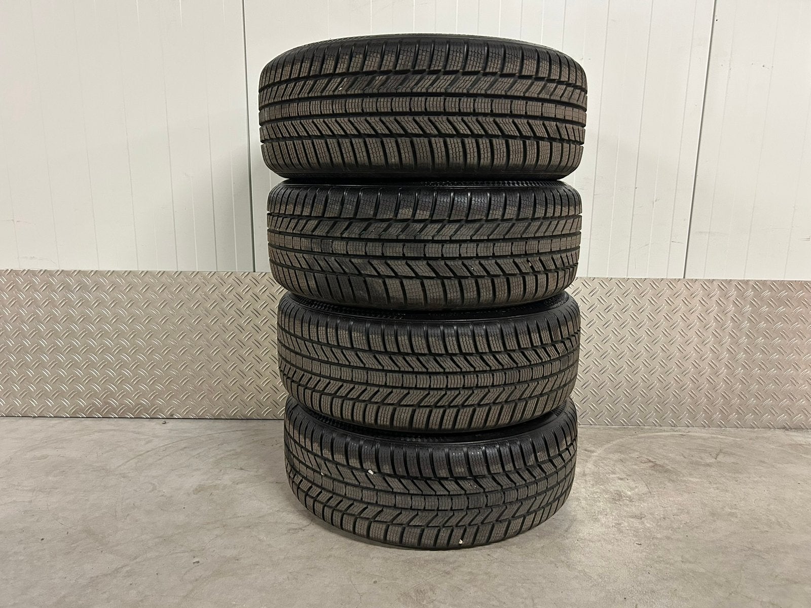 Originele Ford Focus 17 inch 5x108 Conti winter TPMS 8mm, Ophalen, Ford, Banden en Velgen, 17 inch