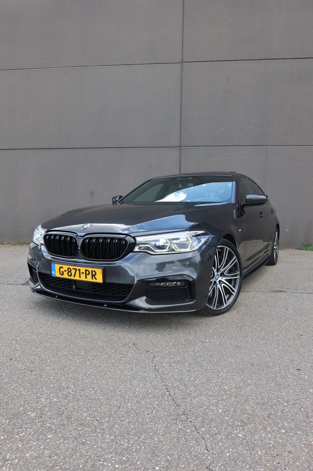 BMW 540i xDrive M Sport | HUD | 360 Camera | Carbon, Automaat, Dealer onderhouden, Zwart, 340 pk