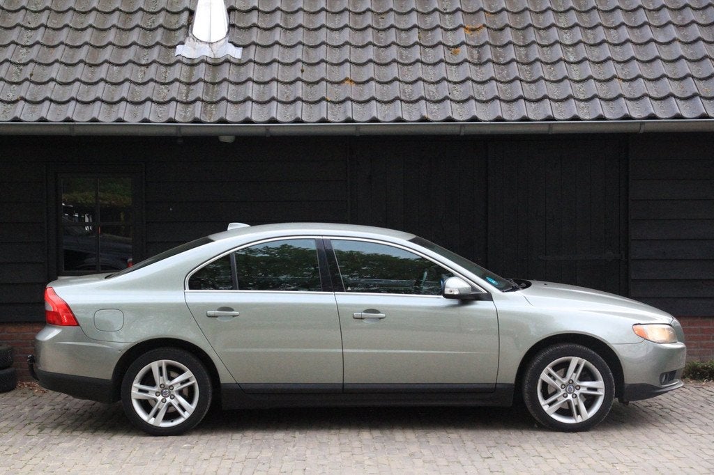 Volvo S80 2.5 T Kinetic Navigatie/Airco/Cruise/Lmv 17"inch/T, Voorwielaandrijving, Zwart, 2521 cc, Handgeschakeld