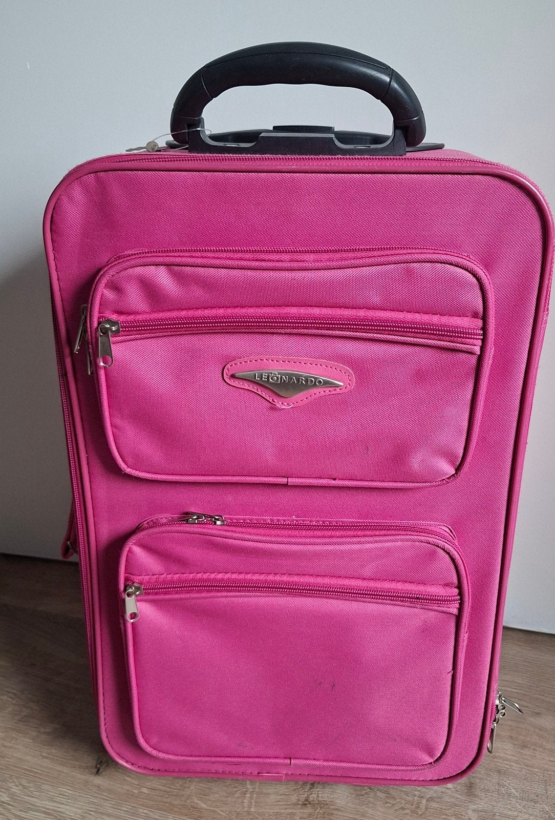Roze Leonardo reiskoffer met wieltjes, 30 cm of meer, Gebruikt, Ophalen of Verzenden, Uitschuifbare handgreep
