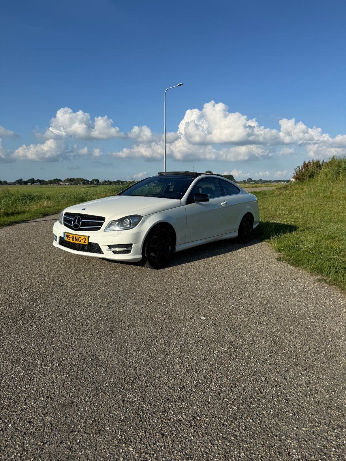Mercedes-Benz C-Klasse C180 2011 Nieuwe motor, Achterwielaandrijving, 1800 kg, Zwart, 4 stoelen