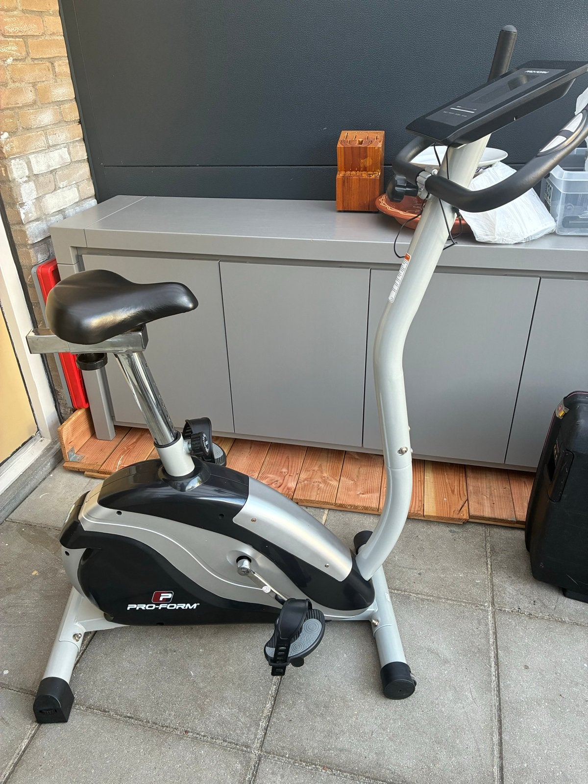 Pro-Form Hometrainer - Zo goed als nieuw, Ophalen, Zo goed als nieuw, Metaal, Benen