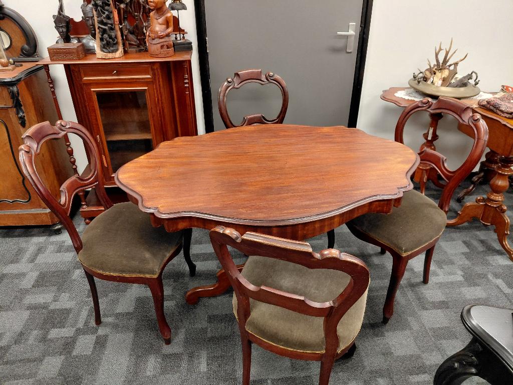 Biedermeier mahonie eethoek, ovale tafel + 4 groene stoelen., Antiek en Kunst, Antiek | Meubels | Tafels, Ophalen