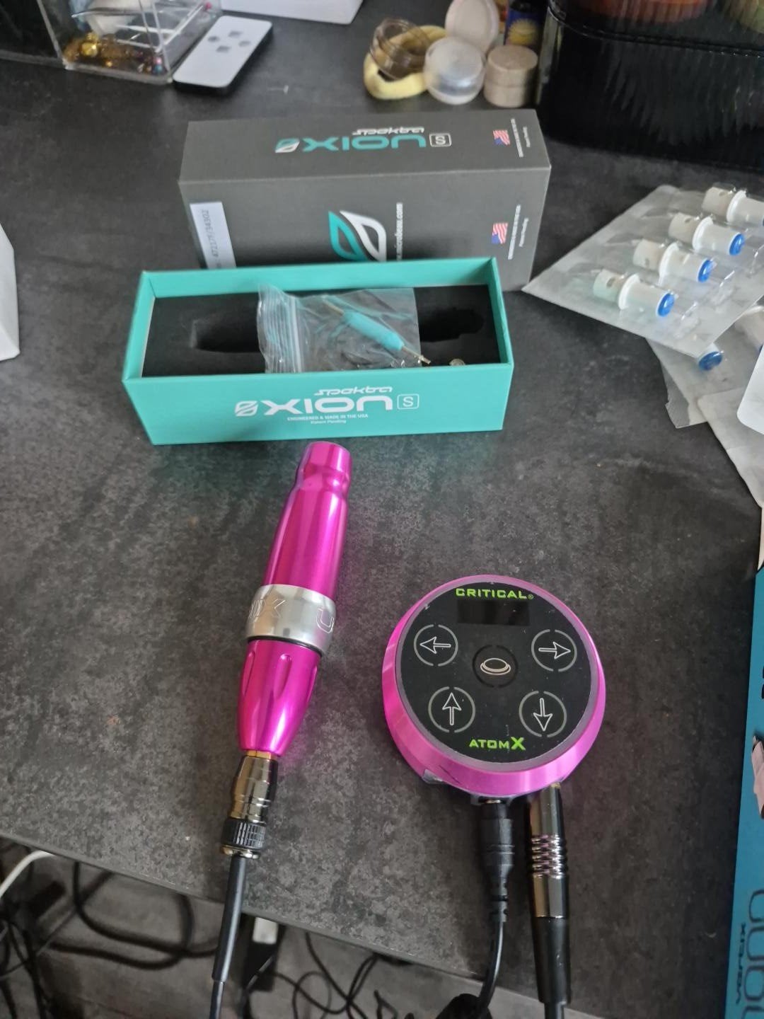 Professionele Spektra Xion S tattoo pen + Critical AtomX + n, Ophalen of Verzenden, Zo goed als nieuw