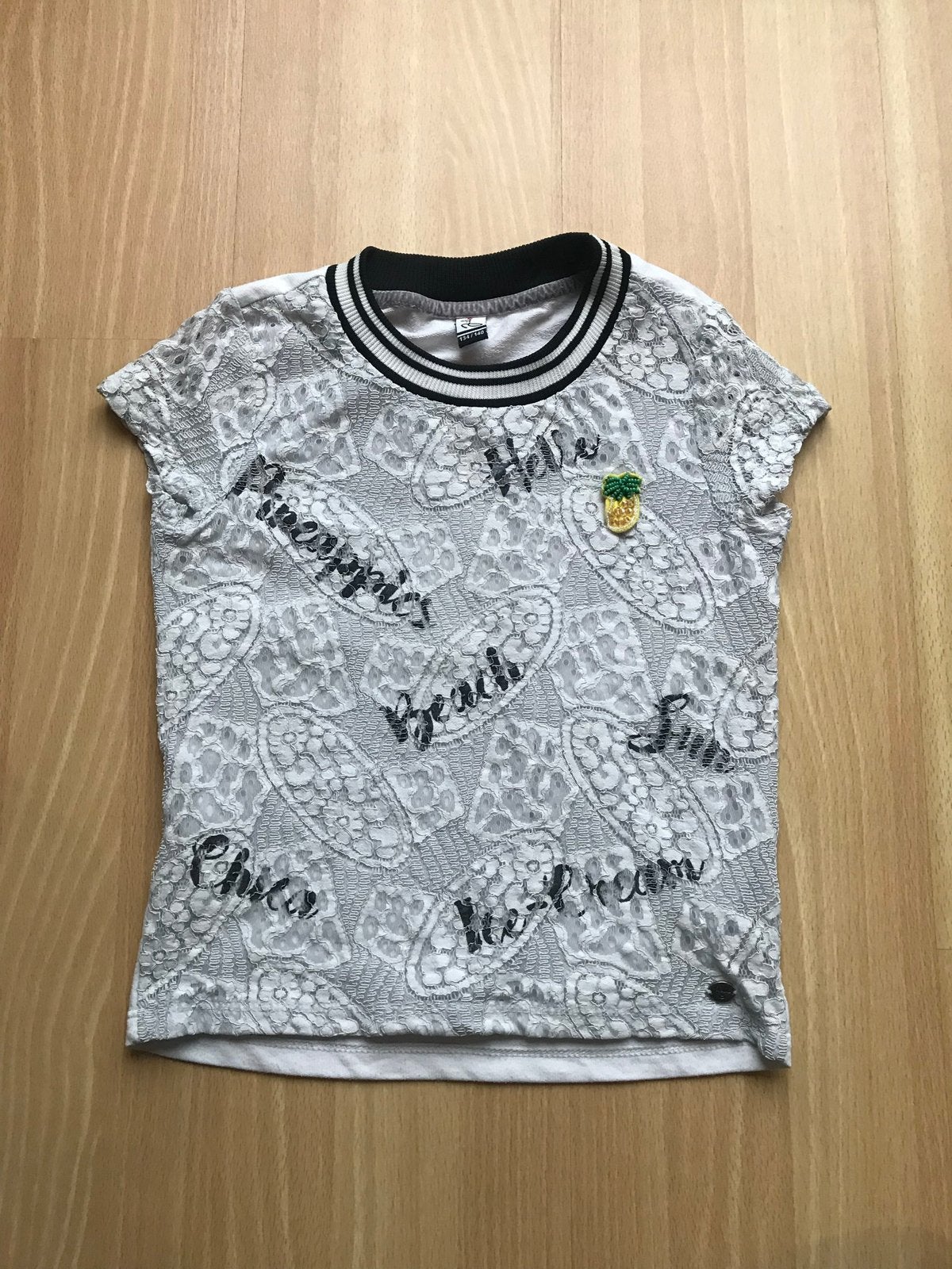 Leuk shirt meisje wit zomer maat 134 jilly zgan, Ophalen of Verzenden, Zo goed als nieuw, Meisje, Shirt of Longsleeve