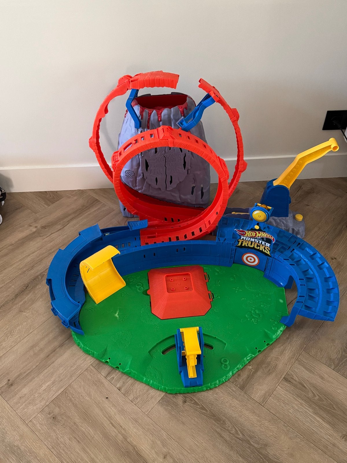 Hot Wheels Monster Trucks Vulkaan Baan, Ophalen, Zo goed als nieuw, Jongen