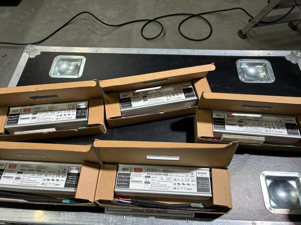 5x MEAN WELL HLG-240H-48B LED-driver, Ophalen of Verzenden, Zo goed als nieuw