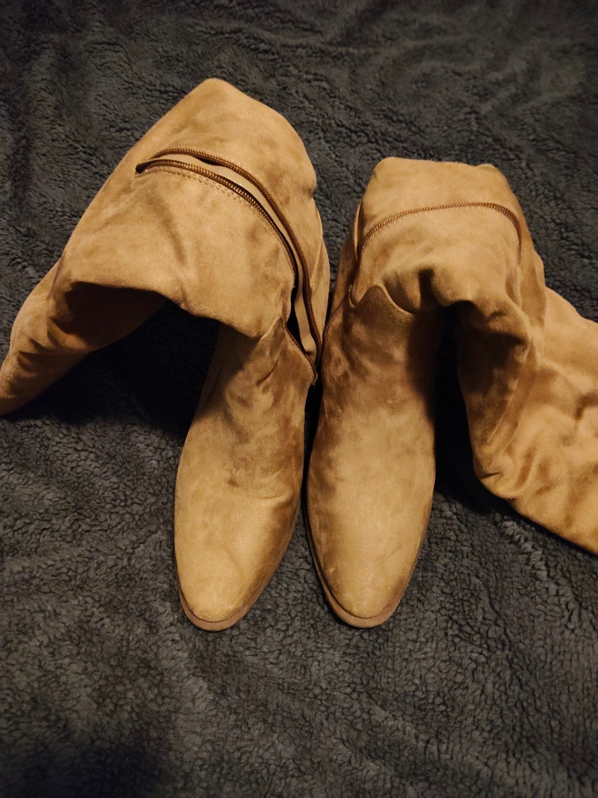 Mooie suède look laarzen met hoge hak - 2x gedragen, Ophalen of Verzenden, Gedragen, Bruin, Hoge laarzen