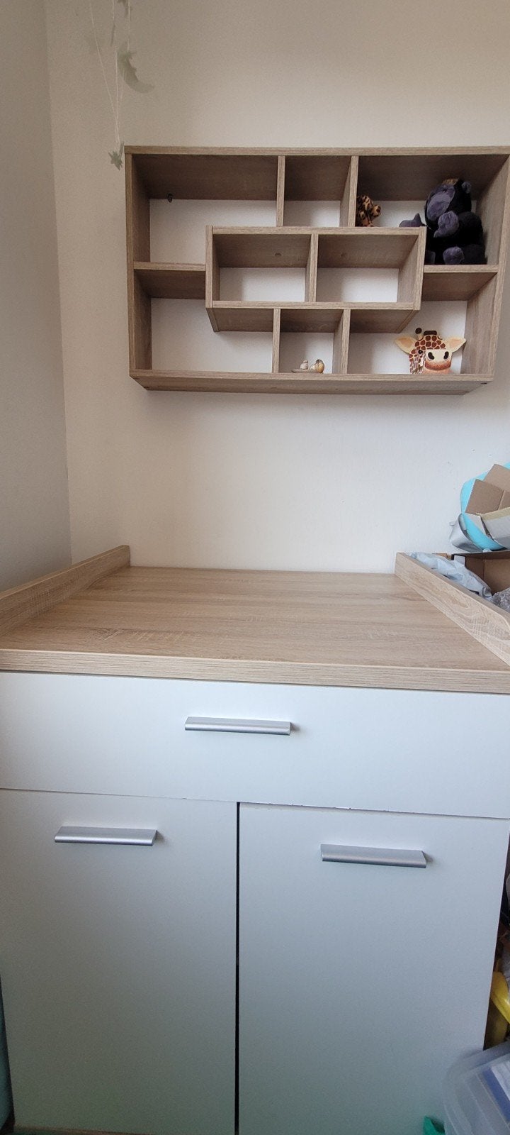 Commode met opstaande rand en bijpassend wandrek, Ophalen, Gebruikt, 50 tot 70 cm, 75 tot 100 cm