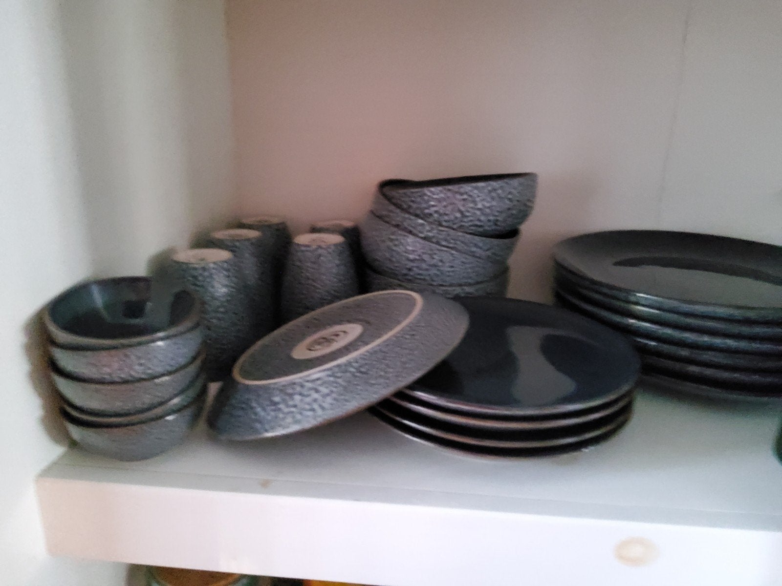 30-delig servies, grijs/zwart, Huis en Inrichting, Keuken | Servies, Ophalen, Overige merken, Keramiek, Zo goed als nieuw