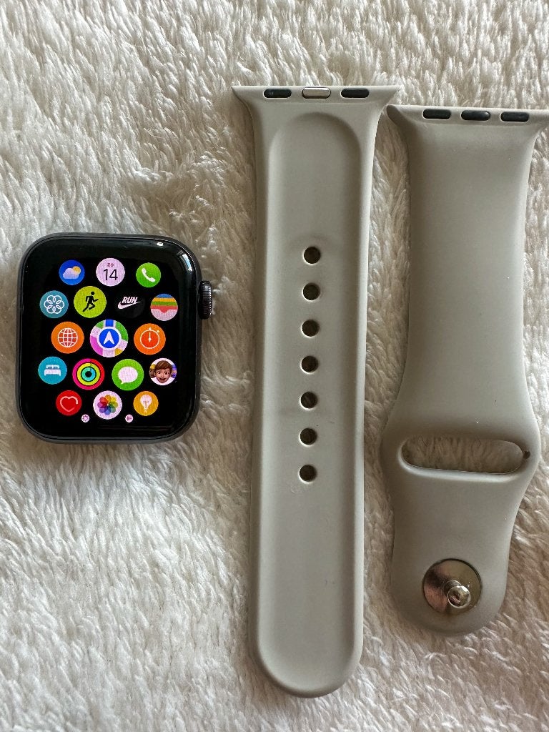 Apple Watch SE - met oplader in goede staat!, Gebruikt, Apple Watch ⌚️, Zwart, IOS