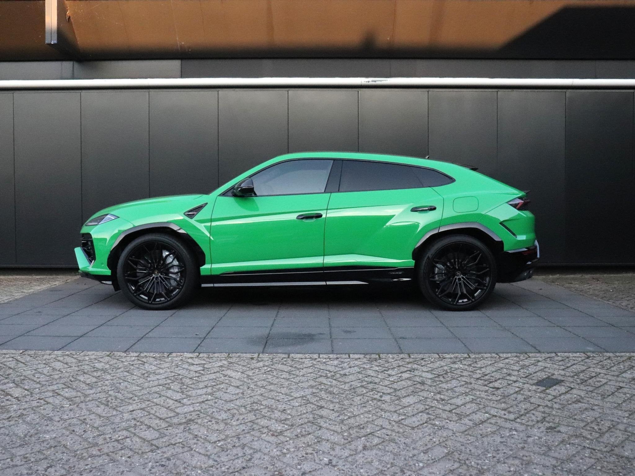 Lamborghini Urus 4.0 V8 Hybrid SE VERDE VIPER | DARK PACKAGE, Auto's, Automaat, Dealer onderhouden, Urus, Gebruikt