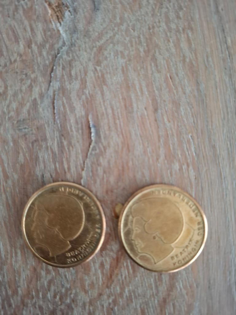 Te koop 2 stuks van  5 gulden stukken uit 2000., Ophalen, Koningin Beatrix, 5 gulden, Losse munt