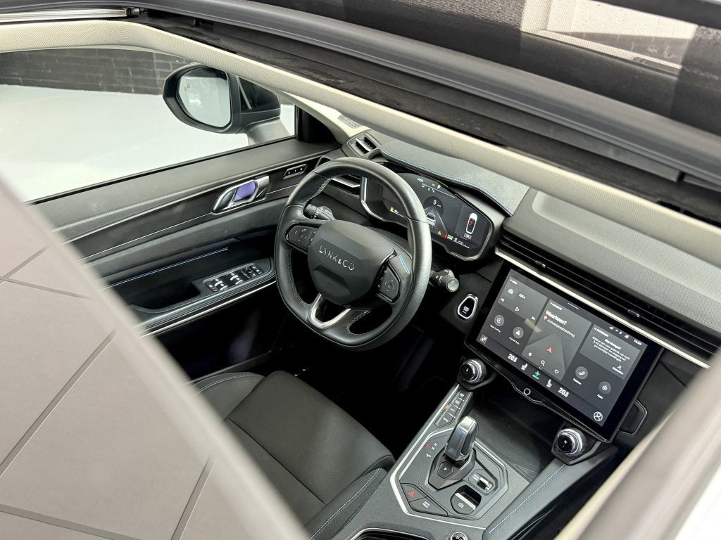 Lynk & Co 01 1.5 Plug-in Hybrid 261PK BLACK EDITION 360 CAM, Auto's, Automaat, Dealer onderhouden, Gebruikt, Zwart
