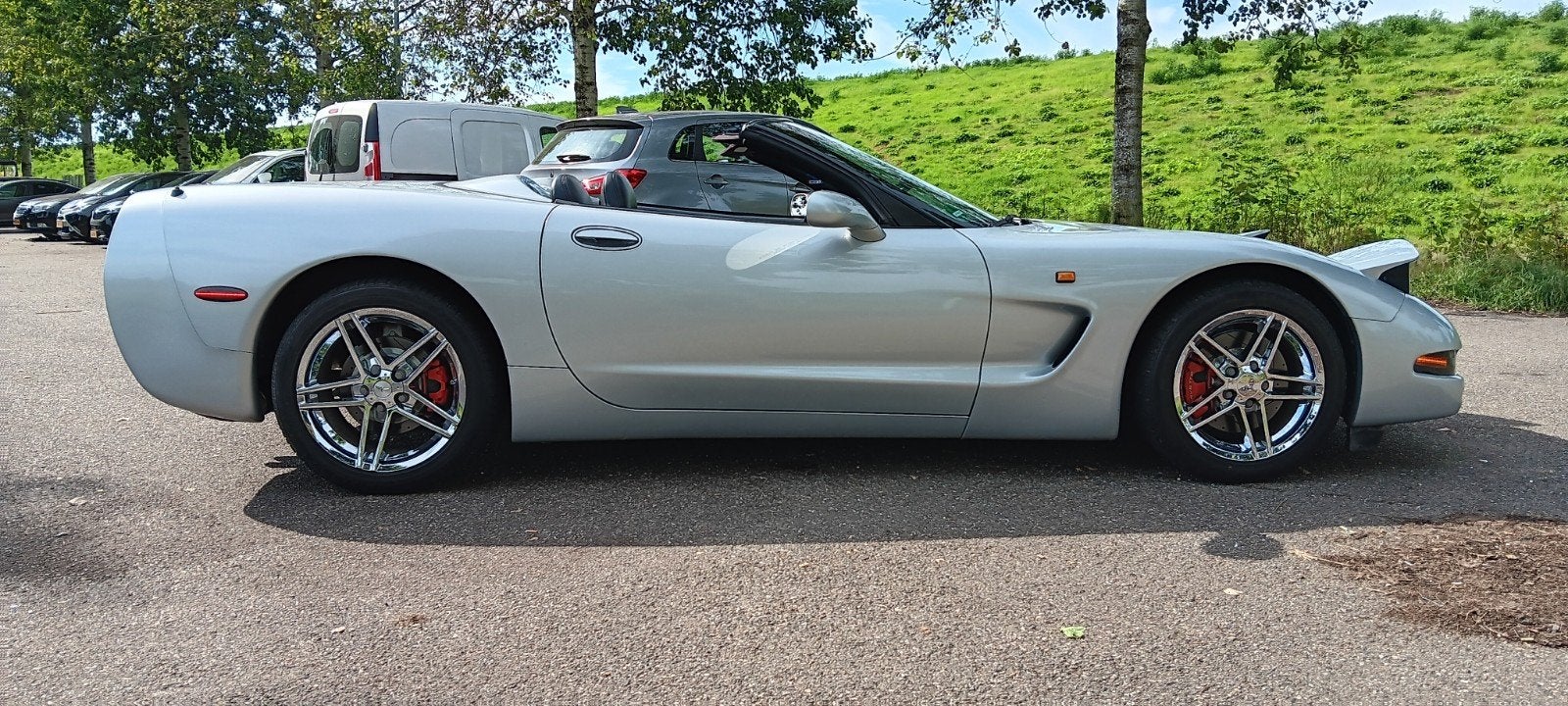 corvette C5 absolute nieuwstaat van buiten en van binnen, Auto's, Achterwielaandrijving, Cabriolet, Leder, 75 €/maand