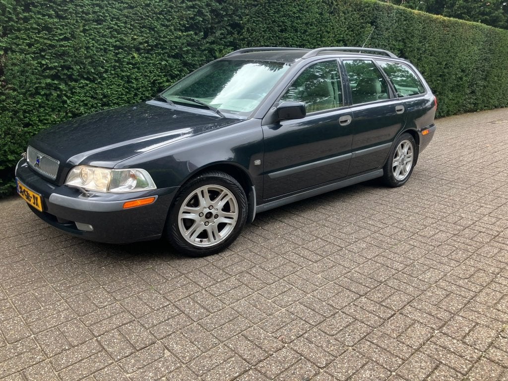 Volvo V40 2.0 T Dynamic (bj 2000), Auto's, Voorwielaandrijving, 1948 cc, Automatische klimaatregeling, Zwart