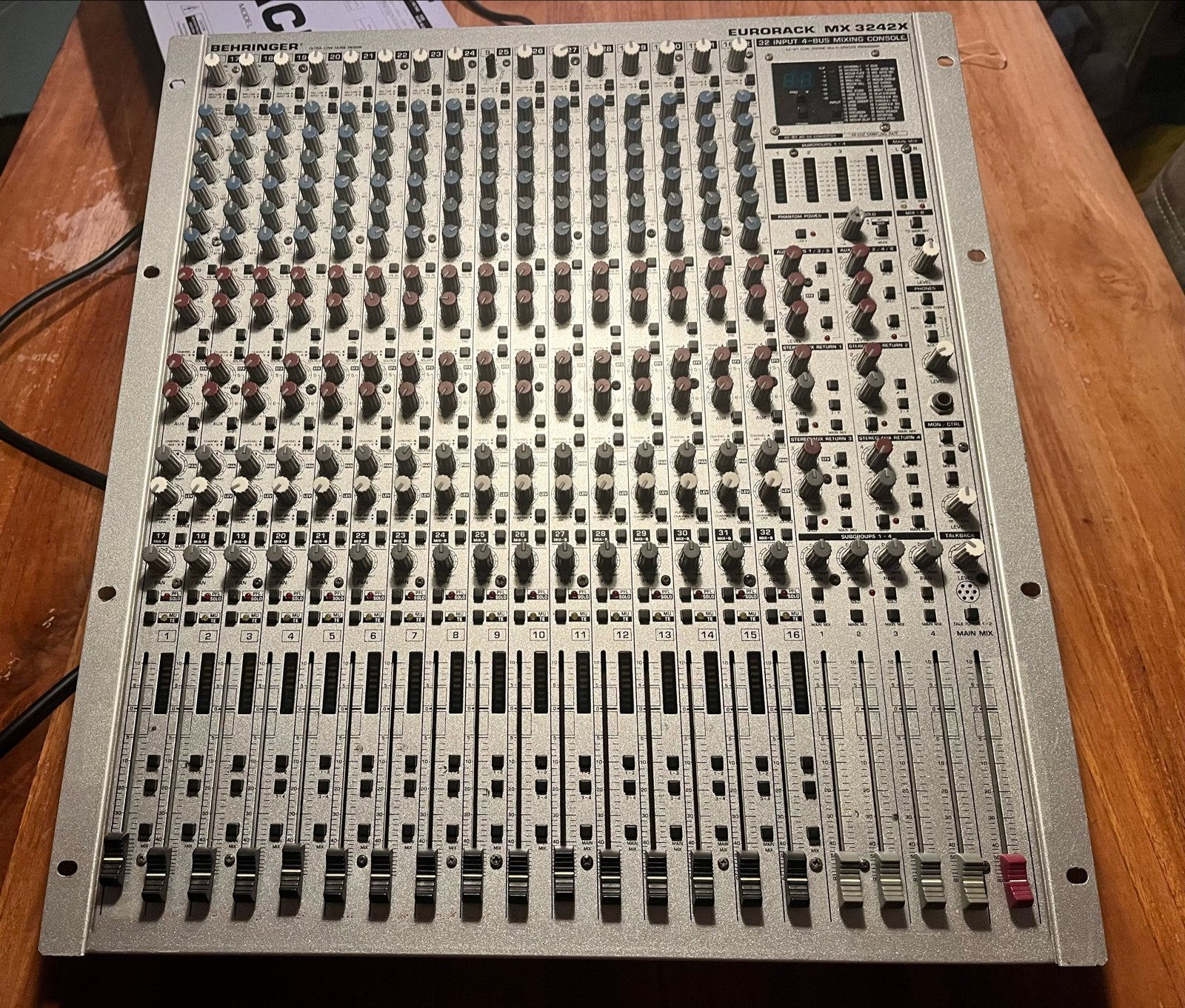 Behringer Eurorack MX3242X Mengpaneel, Ophalen, Gebruikt, 20 kanalen of meer, Microfooningang