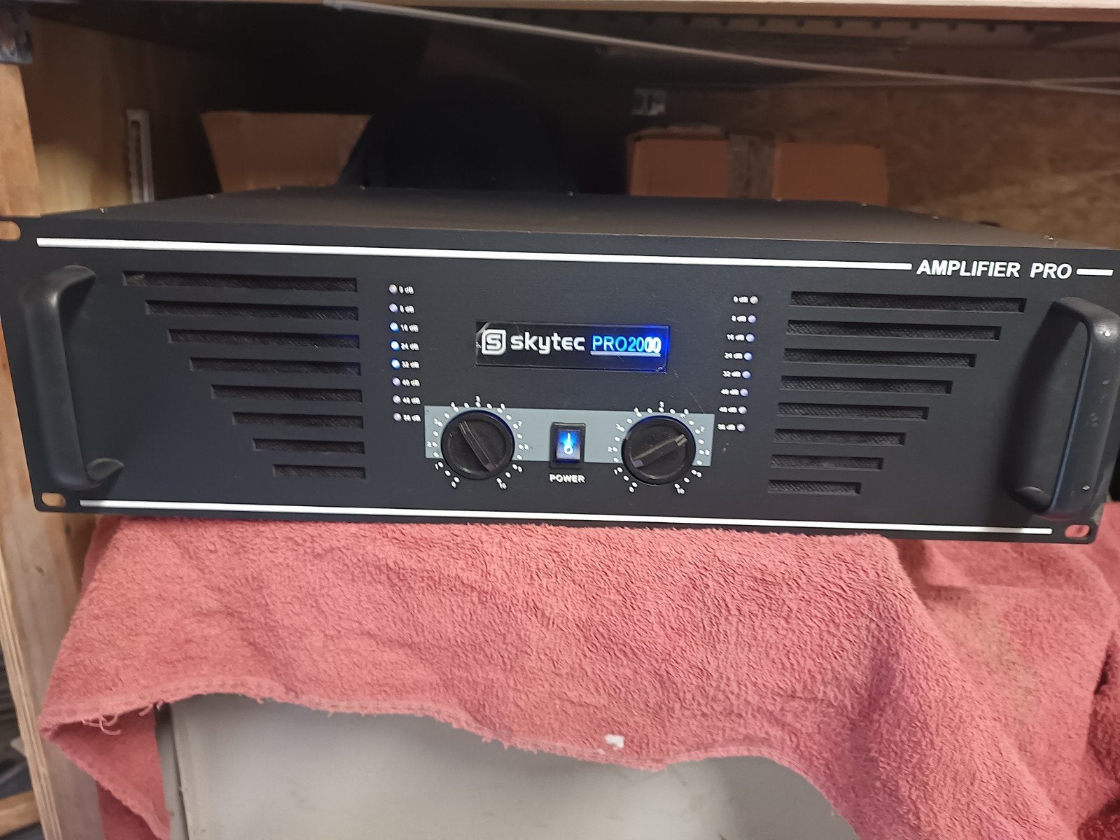 Skytec Pro2000 PA versterker, Ophalen of Verzenden, Zo goed als nieuw, 1000 watt of meer, P.A.