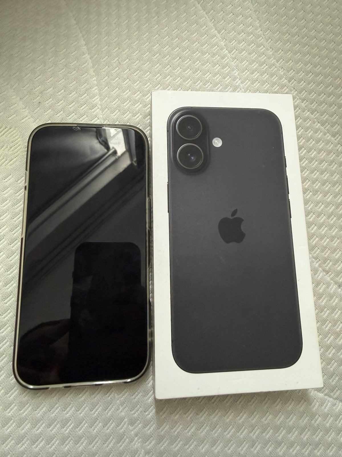 Iphone 16 zgan kleine barst, Telecommunicatie, Mobiele telefoons | Apple iPhone, Ophalen, 128 GB, Blauw, IPhone 16