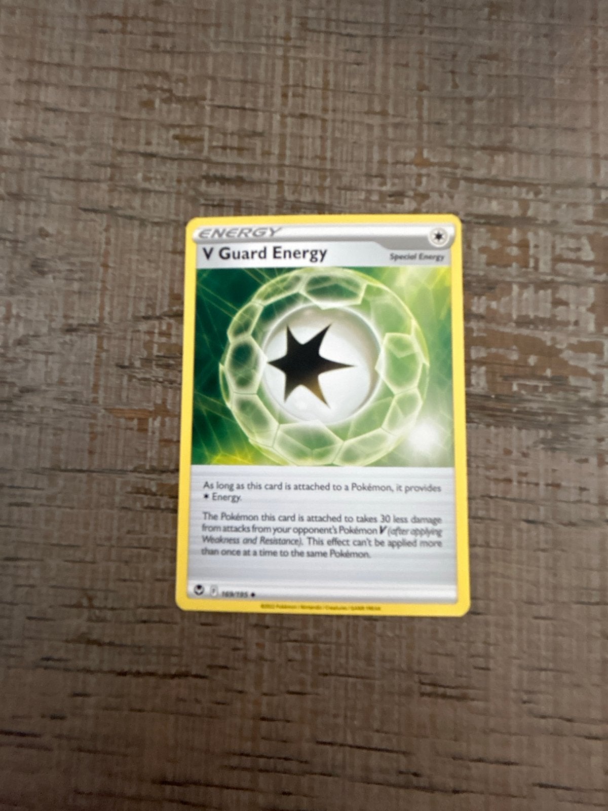 Pokémon TCG: V Guard Energy (Special Energy), Hobby en Vrije tijd, Ophalen of Verzenden, Zo goed als nieuw, Losse kaart